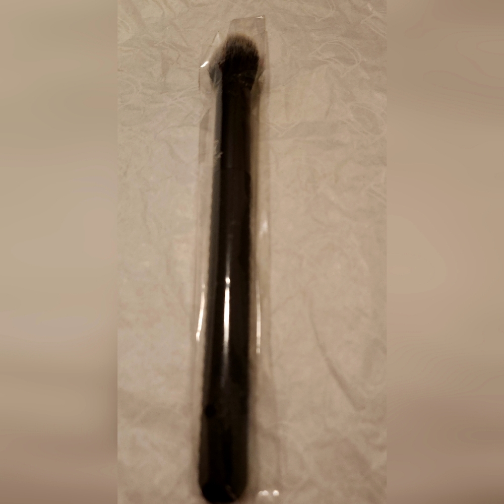 Moda Pro Accentuate Brush BMX 255 8" New in bag